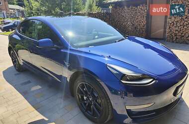 Седан Tesla Model 3 2022 в 