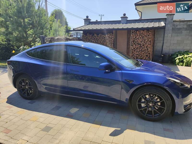 Седан Tesla Model 3 2022 в Рівному