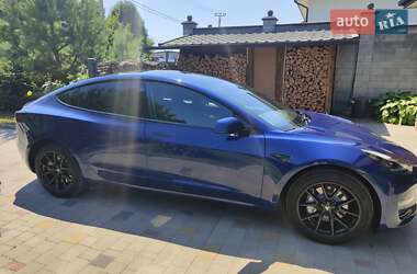 Седан Tesla Model 3 2022 в 