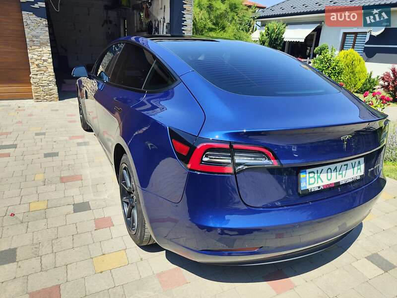 Седан Tesla Model 3 2022 в Рівному