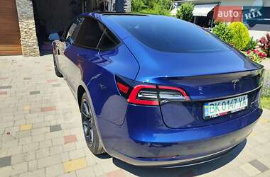 Седан Tesla Model 3 2022 в 