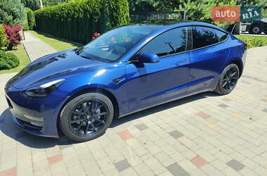Седан Tesla Model 3 2022 в 