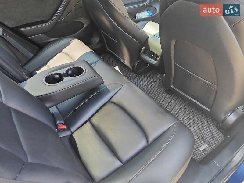 Седан Tesla Model 3 2022 в Рівному