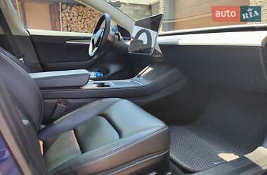 Седан Tesla Model 3 2022 в 