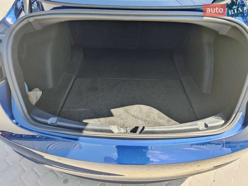 Седан Tesla Model 3 2022 в Рівному