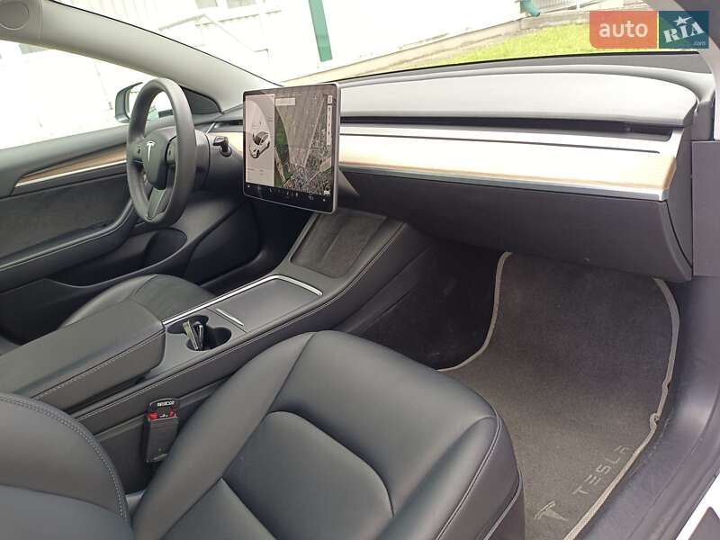Седан Tesla Model 3 2021 в Броварах