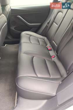 Седан Tesla Model 3 2021 в 