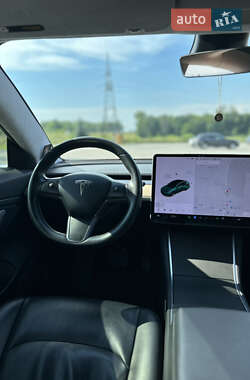 Седан Tesla Model 3 2017 в 