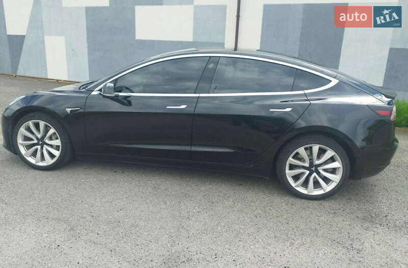 Седан Tesla Model 3 2018 в Киеве