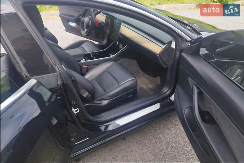 Седан Tesla Model 3 2018 в Киеве
