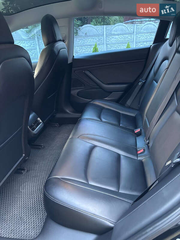 Седан Tesla Model 3 2018 в Кам'янському
