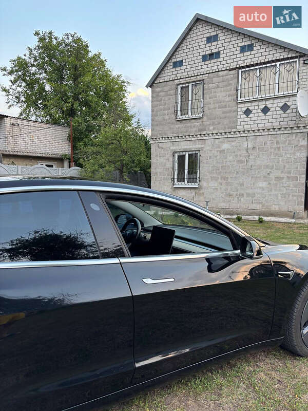 Седан Tesla Model 3 2018 в Кам'янському