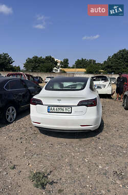 Седан Tesla Model 3 2020 в 