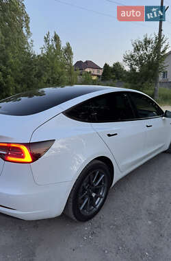 Седан Tesla Model 3 2022 в 