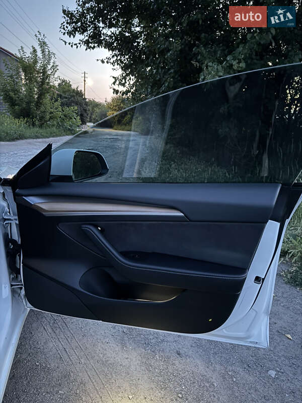 Седан Tesla Model 3 2022 в Каменском