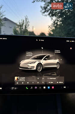 Седан Tesla Model 3 2022 в 