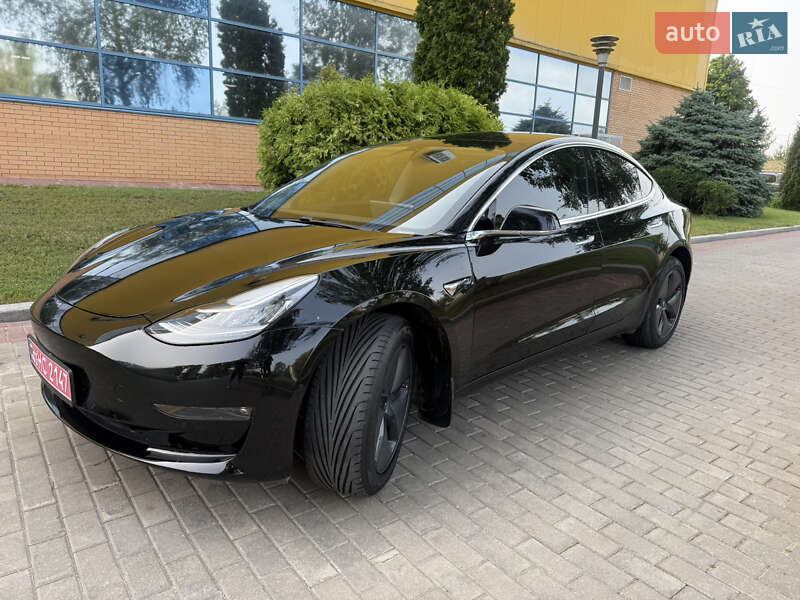 Седан Tesla Model 3 2020 в 
