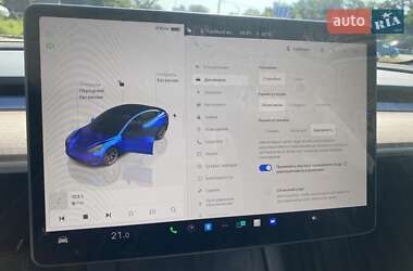 Седан Tesla Model 3 2023 в 