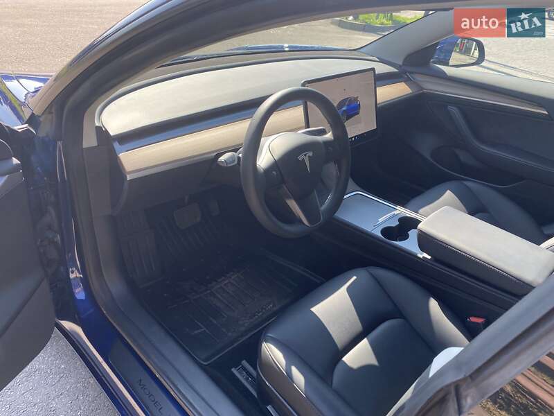 Седан Tesla Model 3 2023 в Києві
