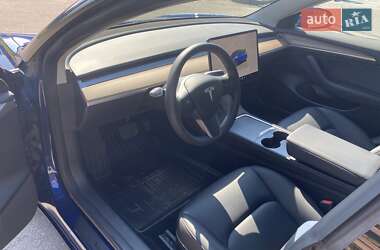 Седан Tesla Model 3 2023 в 