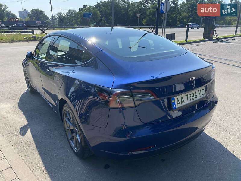 Седан Tesla Model 3 2023 в Києві