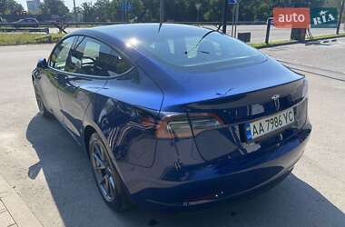 Седан Tesla Model 3 2023 в 