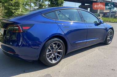 Седан Tesla Model 3 2023 в 