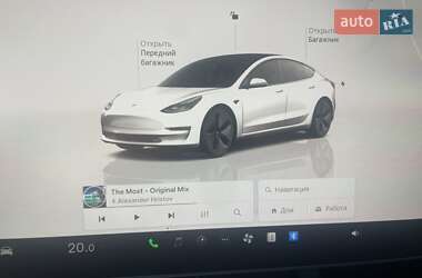 Седан Tesla Model 3 2022 в 