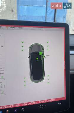 Седан Tesla Model 3 2022 в 