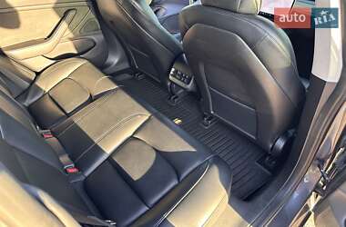 Седан Tesla Model 3 2020 в 