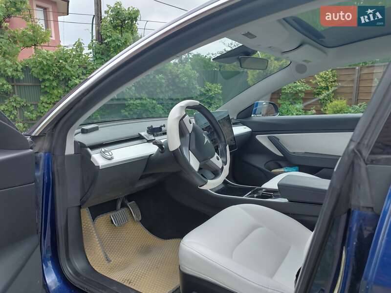 Седан Tesla Model 3 2018 в Киеве