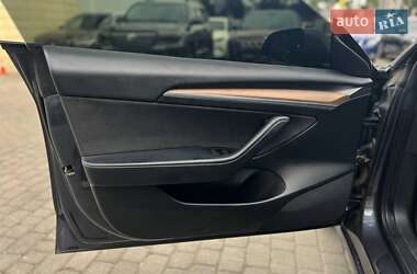 Седан Tesla Model 3 2023 в 
