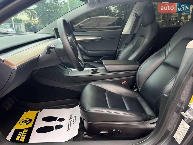 Седан Tesla Model 3 2023 в Івано-Франківську