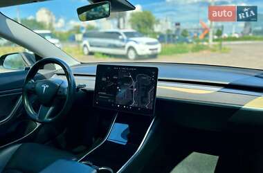 Седан Tesla Model 3 2019 в 