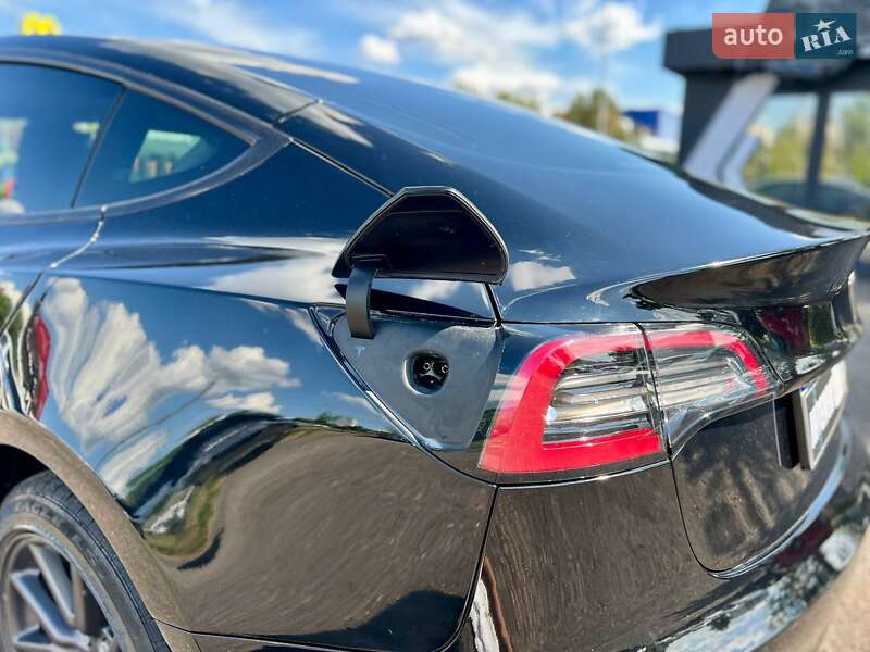 Седан Tesla Model 3 2019 в Києві