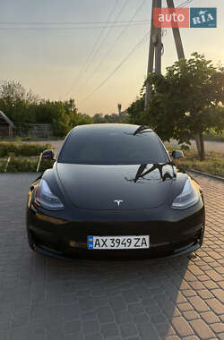 Седан Tesla Model 3 2021 в 