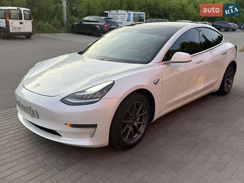 Седан Tesla Model 3 2020 в Луцке