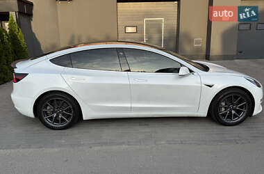 Седан Tesla Model 3 2020 в 