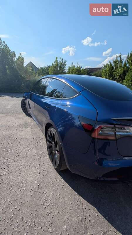 Седан Tesla Model 3 2022 в Миргороде