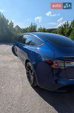 Седан Tesla Model 3 2022 в 
