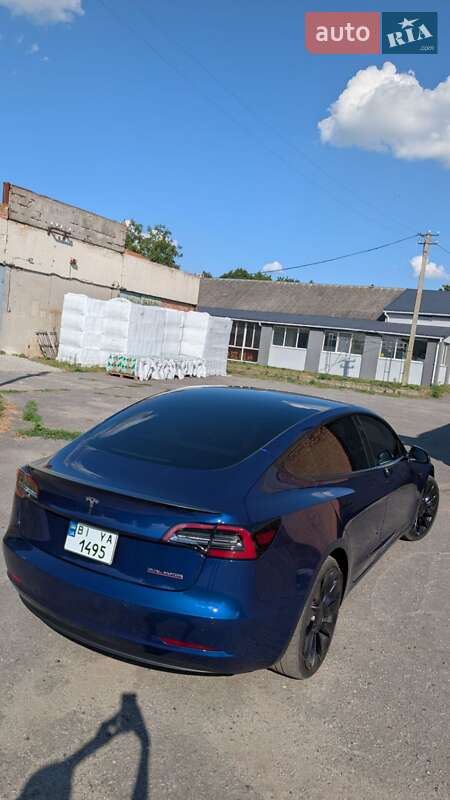 Седан Tesla Model 3 2022 в Миргороде