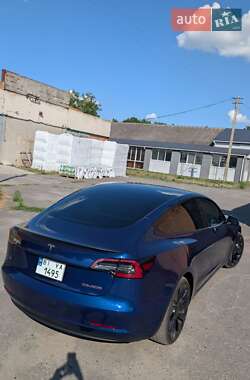 Седан Tesla Model 3 2022 в 
