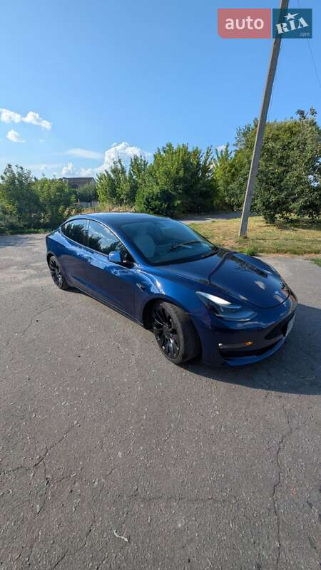 Седан Tesla Model 3 2022 в Миргороде