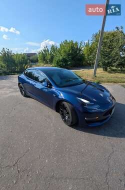 Седан Tesla Model 3 2022 в 