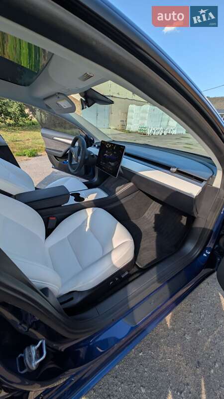 Седан Tesla Model 3 2022 в Миргороде