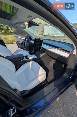 Седан Tesla Model 3 2022 в 