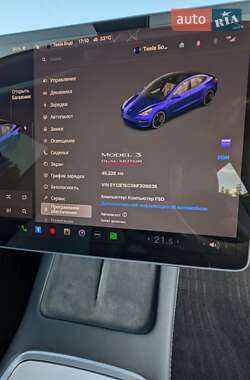 Седан Tesla Model 3 2022 в 