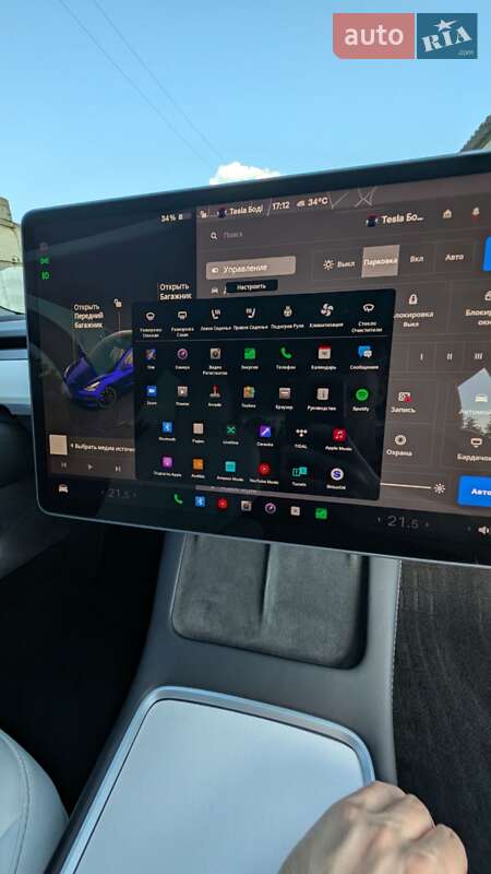 Седан Tesla Model 3 2022 в Миргороде