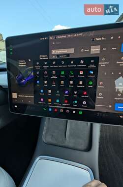 Седан Tesla Model 3 2022 в 