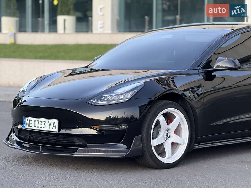 Седан Tesla Model 3 2019 в Дніпрі